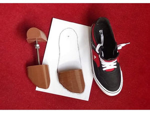 Custom shoe stretcher-personalisierter Schuhspanner by RacoonX