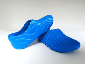 Streamlined slip-on shoes by MinreonTech