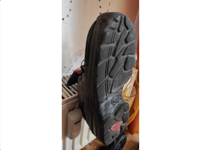 Simple hook for the heater to dry shoes on. by OSXtraveller