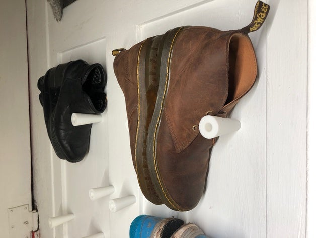 Simple Shoe Wall Mount by Me_in_3D