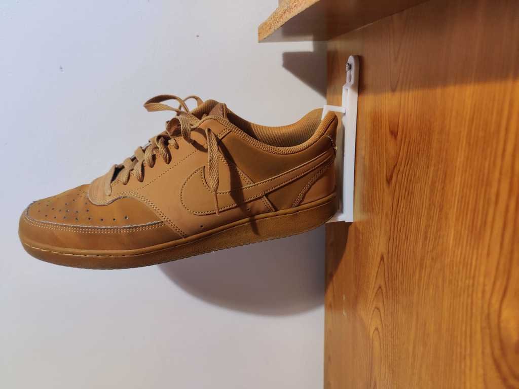 Shoe Holder by LuisArbos