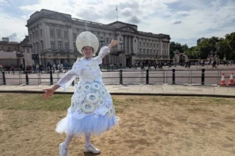 Elin Meek in the Plankton Lady dress at Buckingham Palace. Photo via Arts University Plymouth.