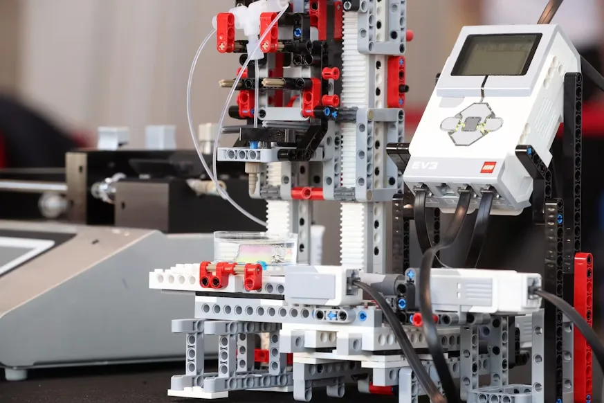 LEGO Mindstorms 3D printer with syringe pump and RF/MW cavity.