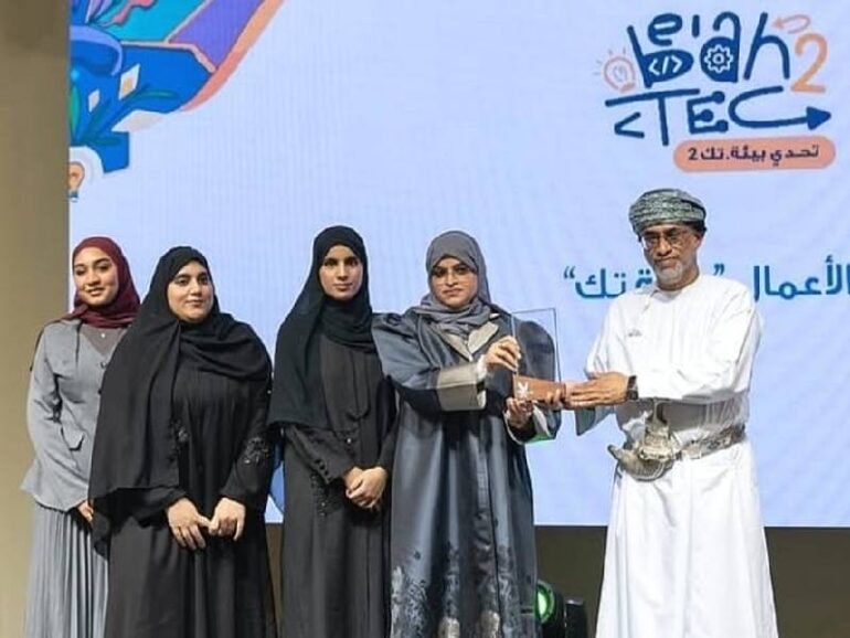 EcoFil 3D student startup team receiving an award at the be’ah Tech incubator event in Oman.