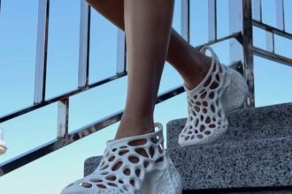 Rousinovich’s Voronoi heels showcase the sculptural possibilities of 3D-printed footwear. — Credit: Sofia Rousinovich / VoxelMatters.
